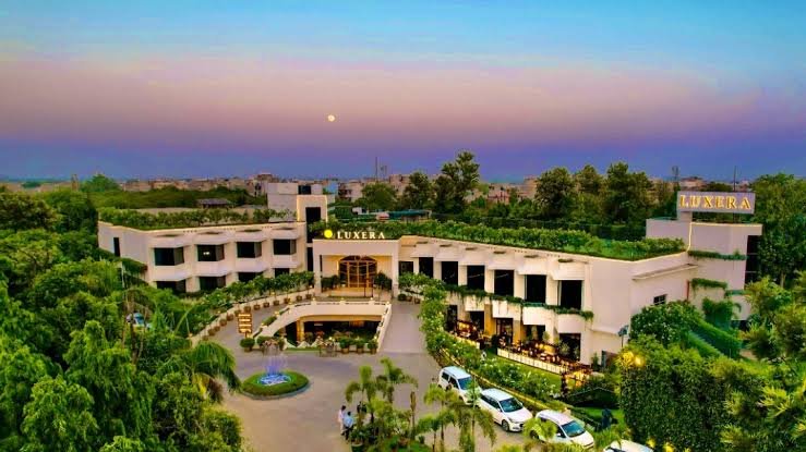 Modern Builder Floor (Dwarka Mor / Sector 15)